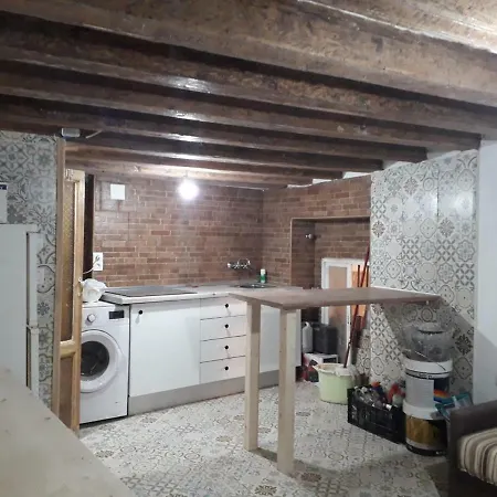 Cathedral Two Bedroom Unit & Two Balconies Апартаменты *