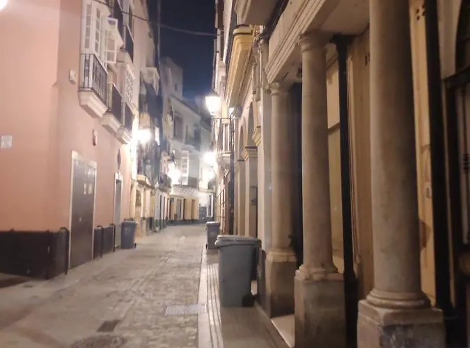 شقة Cathedral Two Bedroom Unit & Two Balconies